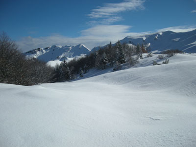 Appennio Toscana con le racchette da neve escursione con le racchette da neve in Appennino