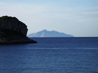 isola di Montecristo vista da Pianosa isola di Montecristo vista da Pianosa
