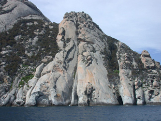isola di Montecristo la costa